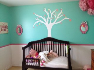 Turn your crib into a bench {Heather's Handmade Life}