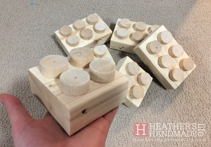 DIY Lego hooks {Heather's Handmade Life} #lego #kidsrooms