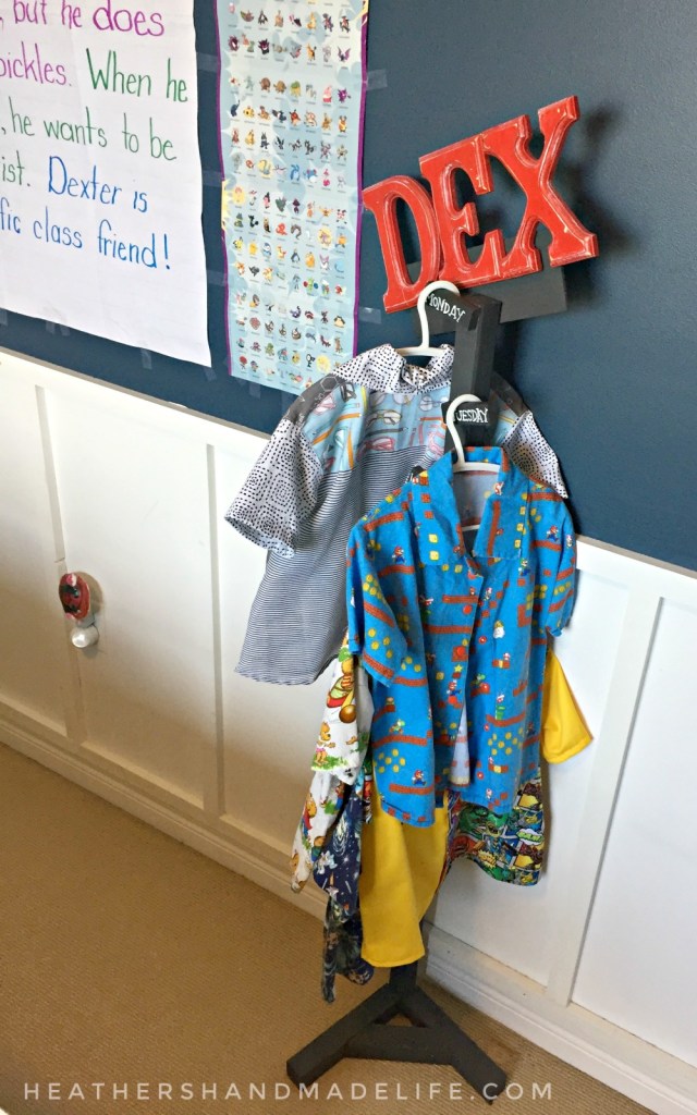DIY clothing tree for laying out a week's worth of outfits for your child {Heather's Handmade Life}