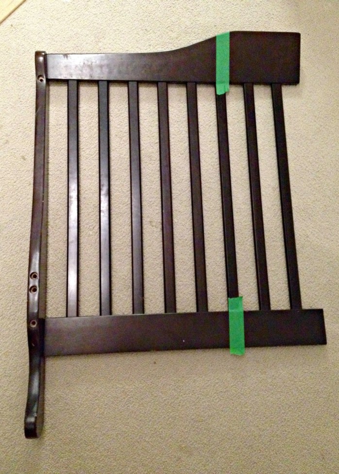 Turn your crib into a bench {Heather's Handmade Life}