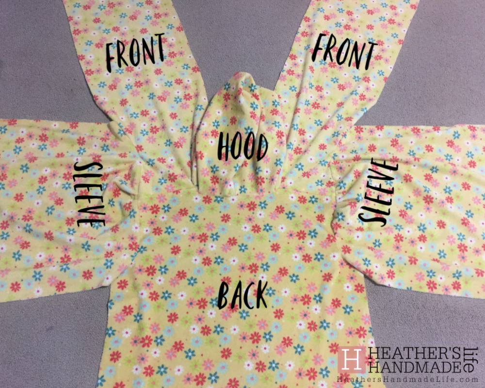 Super-soft reversible child's hooded robe | Easy to sew! {Heather's Handmade Life}