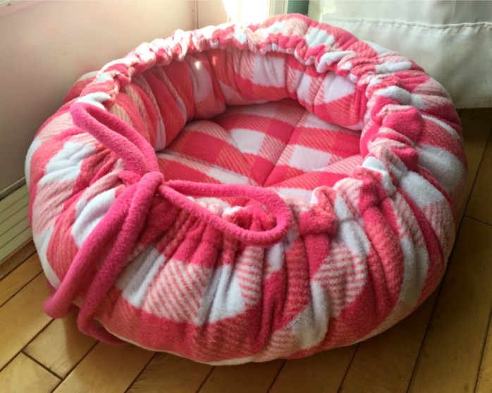 DIY adjustable pet bed {Heather's Handmade Life}