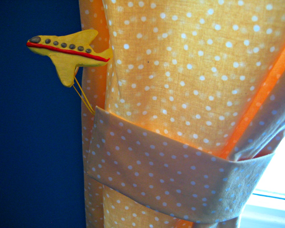 DIY airplane nursery on a tight budget {Heather's Handmade Life}