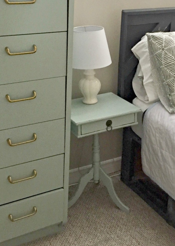 Easy nightstand makeover {Heather's Handmade Life}