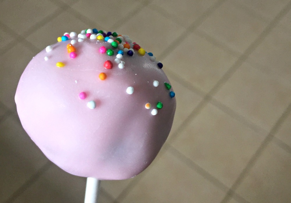 Cake pops are surprisingly easy to make {Heather's Handmade Life}