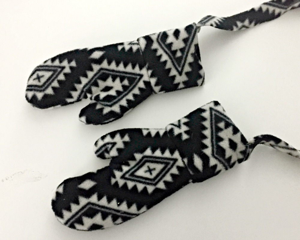 Make your own snow mittens [Heather's Handmade Life}