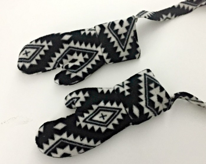 Make your own snow mittens [Heather's Handmade Life}