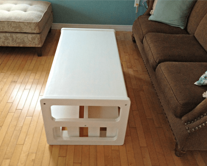DIY farmhouse benches for under a coffee table {Heather's Handmade Life}