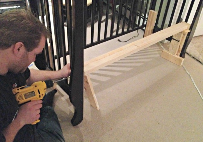 Turn your crib into a bench {Heather's Handmade Life}