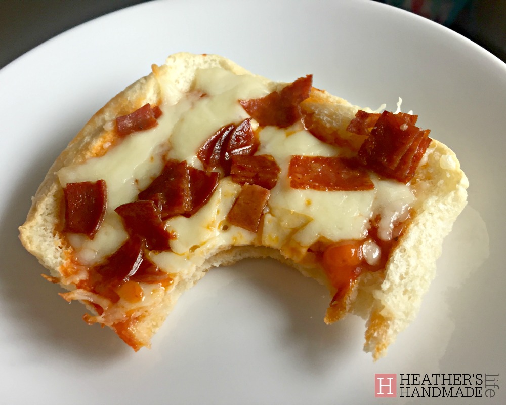 Easy mini pizza hack {Heather's Handmade Life}