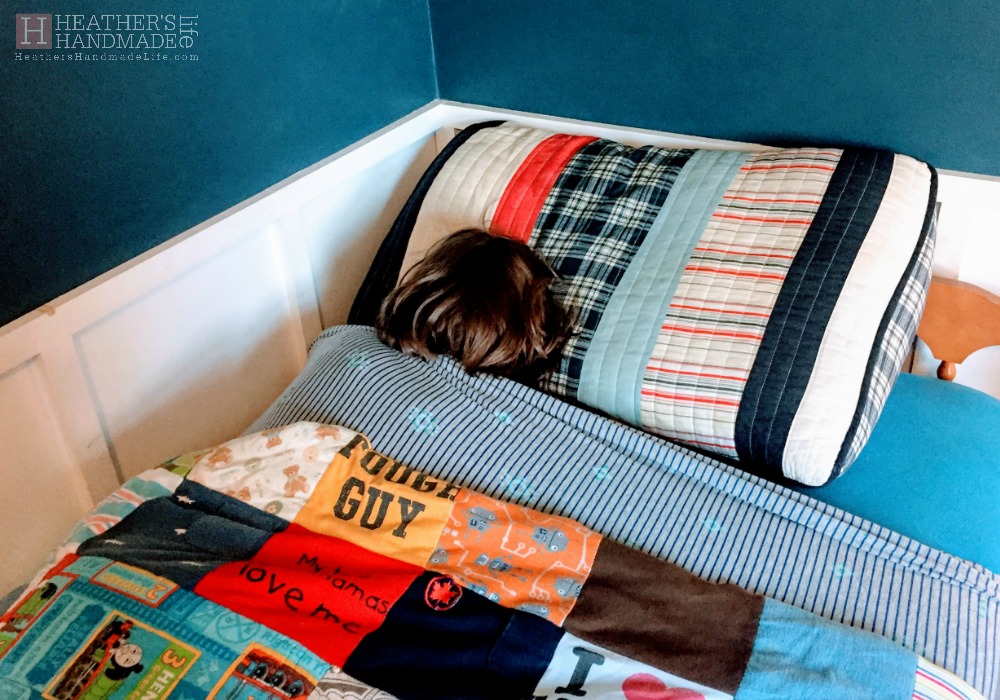 DIY sensory compression bedsheet {Heather's Handmade Life}