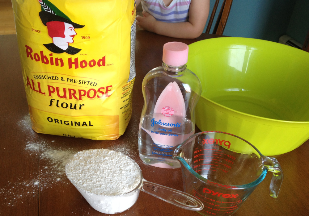 Is the low cost of DIY kinetic sand worth the mess? {Heather's Handmade Life}